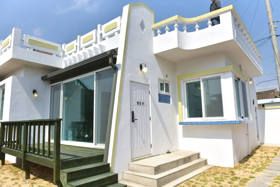 Hwango-dong Three-Bedroom Private Villa