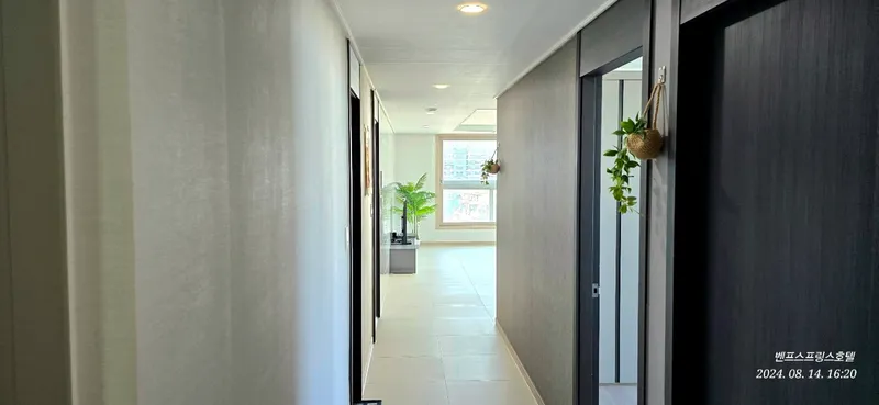 [Sokcho] Sokcho House, a drawing studio! A spacious 11th-floor apartment with two ocean views. 12
