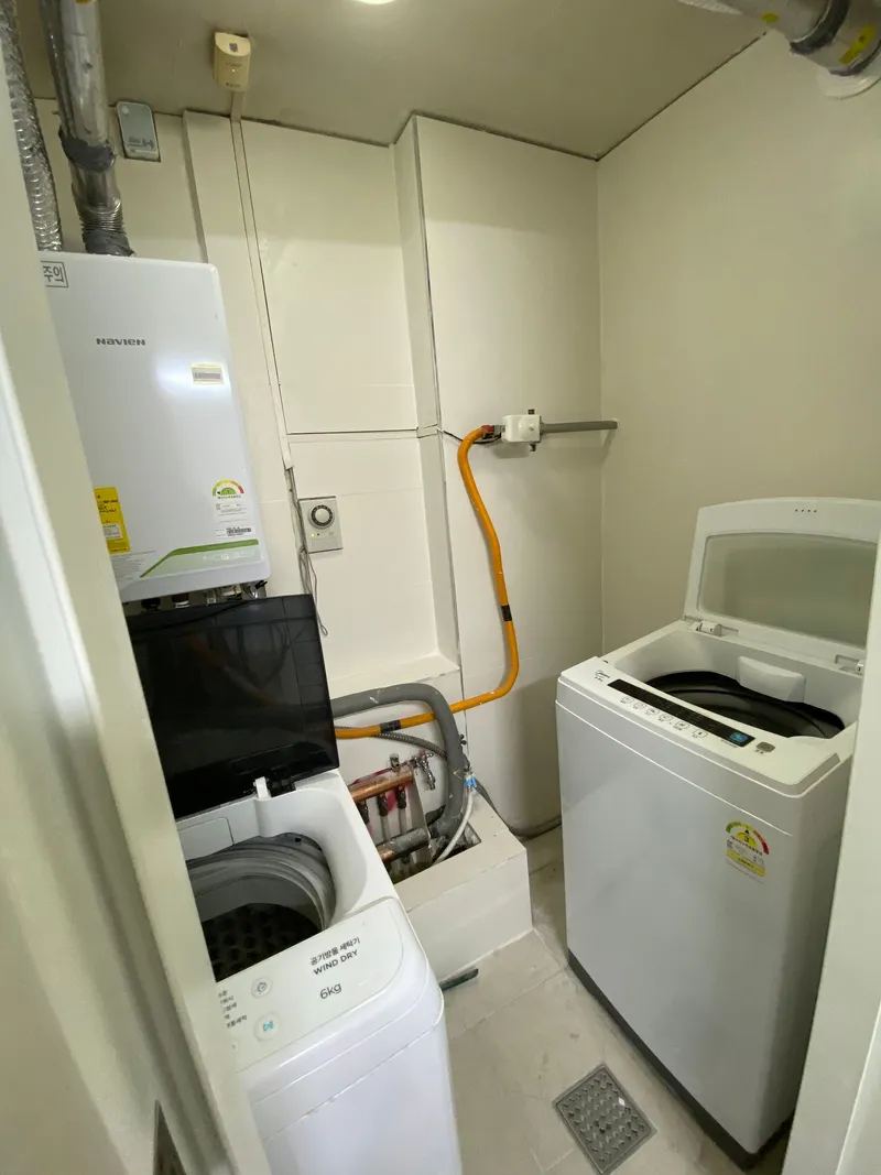 [Gangnam, Seoul] Room 305, 5-minute walk from Sinnonhyeon Station 5