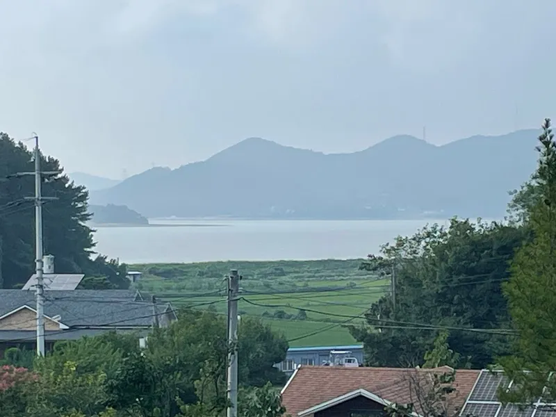 [충남 태안] 가로림만을 뒤로한 아늑한 소나무숲속의 2층 전원주택 4