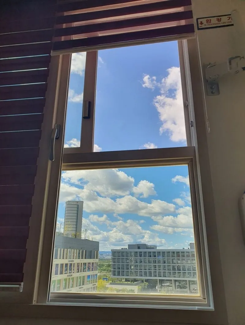 [Sejong] Business trip. Spacious and separate space. Work desk. Netflix. Free parking. Full option 17