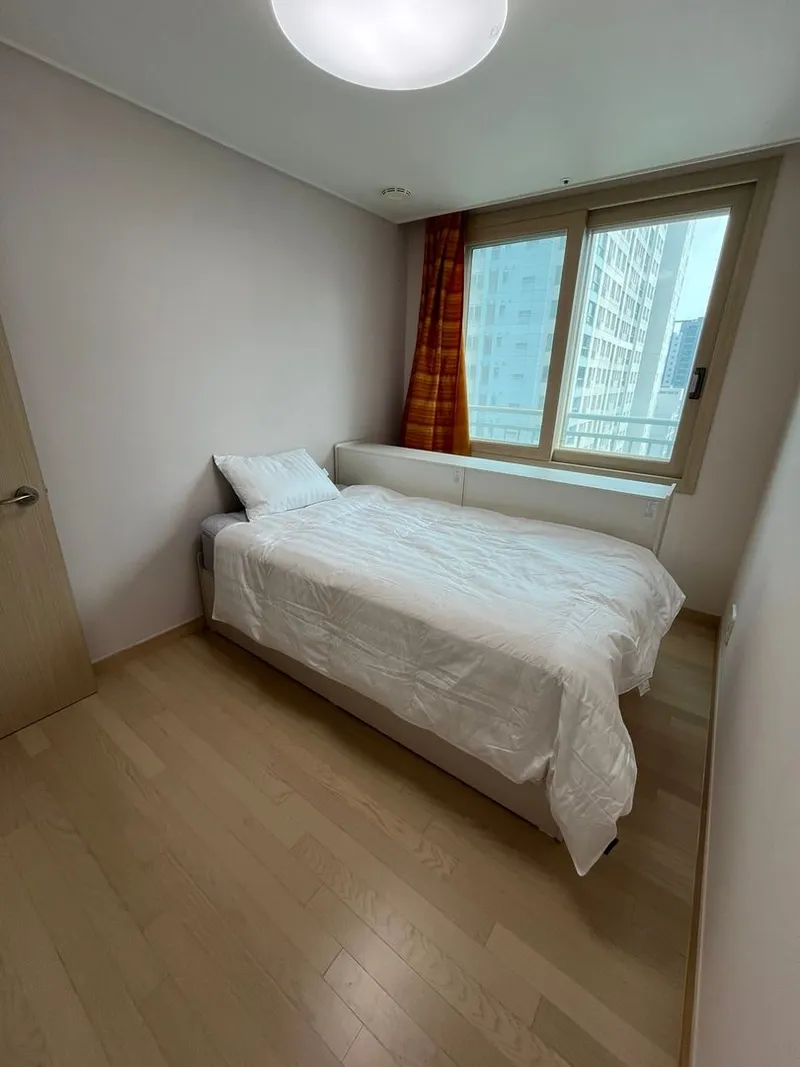 [Yeonsu, Incheon] Songdo 32nd floor three-room apartment 2
