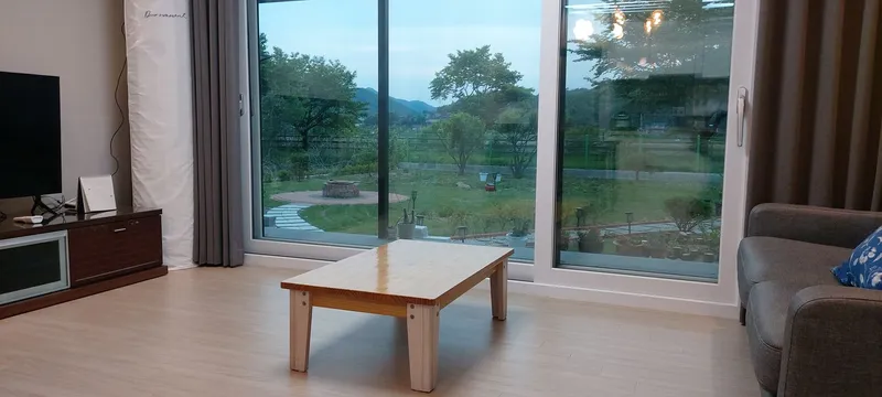 [Yangpyeong] River view and bicycle/walking path/fire pit pretty yard luxury one month living 1st floor 8