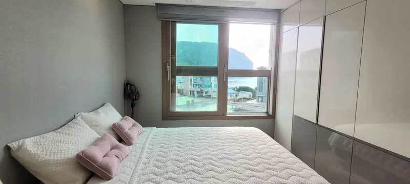 [Seongsan, Seogwipo] Spacious studio with a panoramic view of Seongsan Ilchulbong and the sea 48
