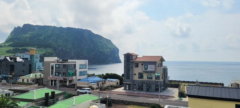 [Seongsan, Seogwipo] Spacious studio with a panoramic view of Seongsan Ilchulbong and the sea 32