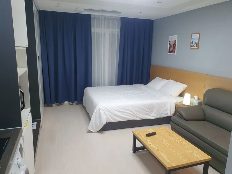 [Yeosu] Yeosu Beach Marina Yacht Club, waterfront swimming pool, romantic pojangmacha (traditional Korean food stall), and free parking are located in front of the accommodation. 46