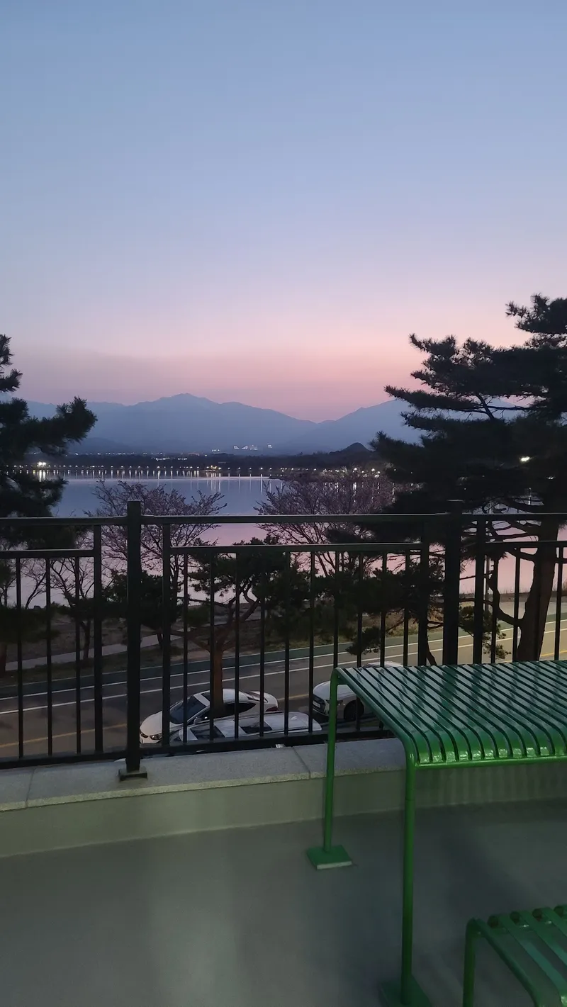 [강원 속초] 영랑호와 울산바위가 보이는 힐링 숙소 7