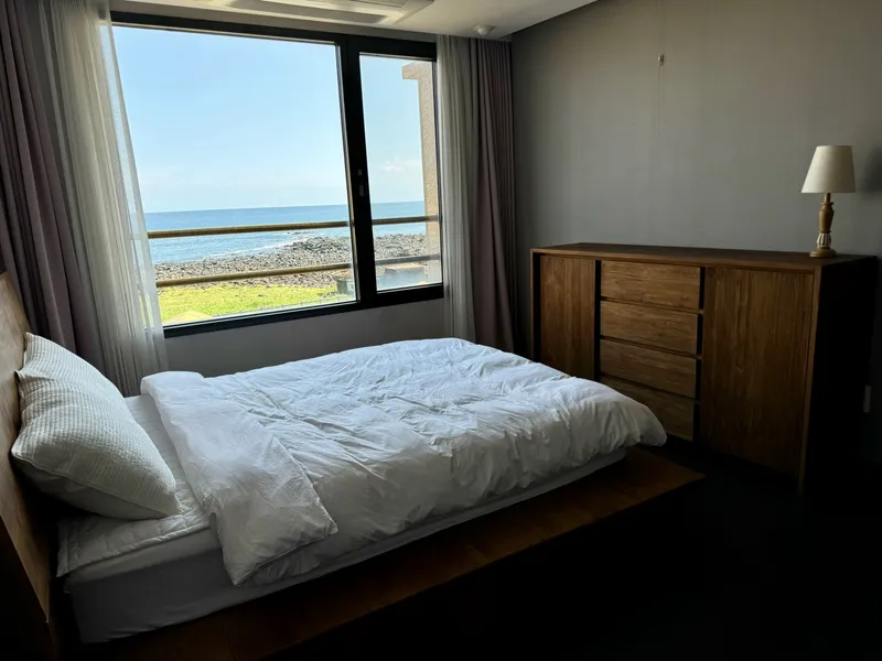 [Seongsan, Seogwipo] Special price, luxury family room with emerald sea view, duplex, 70 pyeong 2
