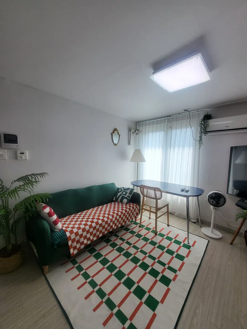 [Songpa, Seoul] 2 minutes walk from Songpanaru Station on Line 9, very close to the station 18