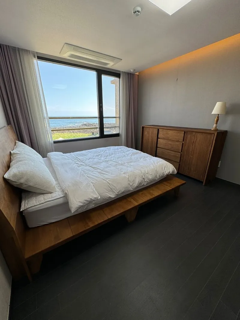 [Seongsan, Seogwipo] Special price, luxury family room with emerald sea view, duplex, 70 pyeong 27