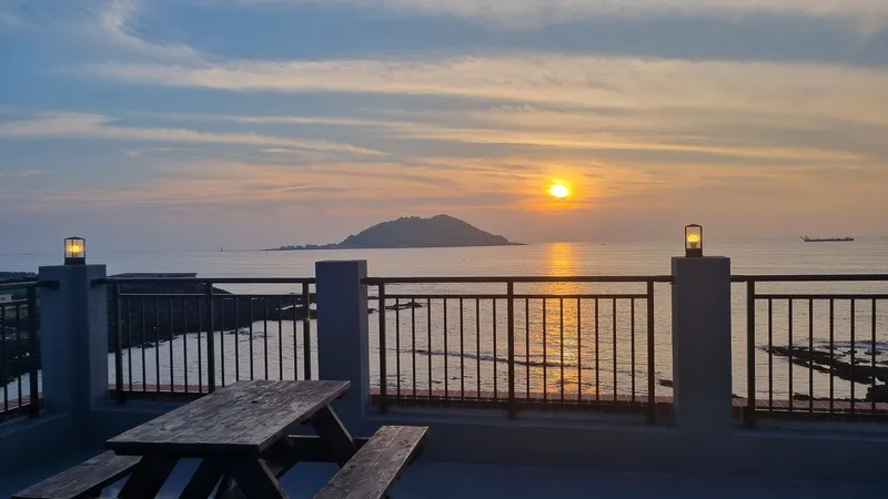 [Hallim, Jeju][Jeju Hyeopjae] Ocean view right in front of the sea Biyangdo Sunset view independent house 2nd floor 14