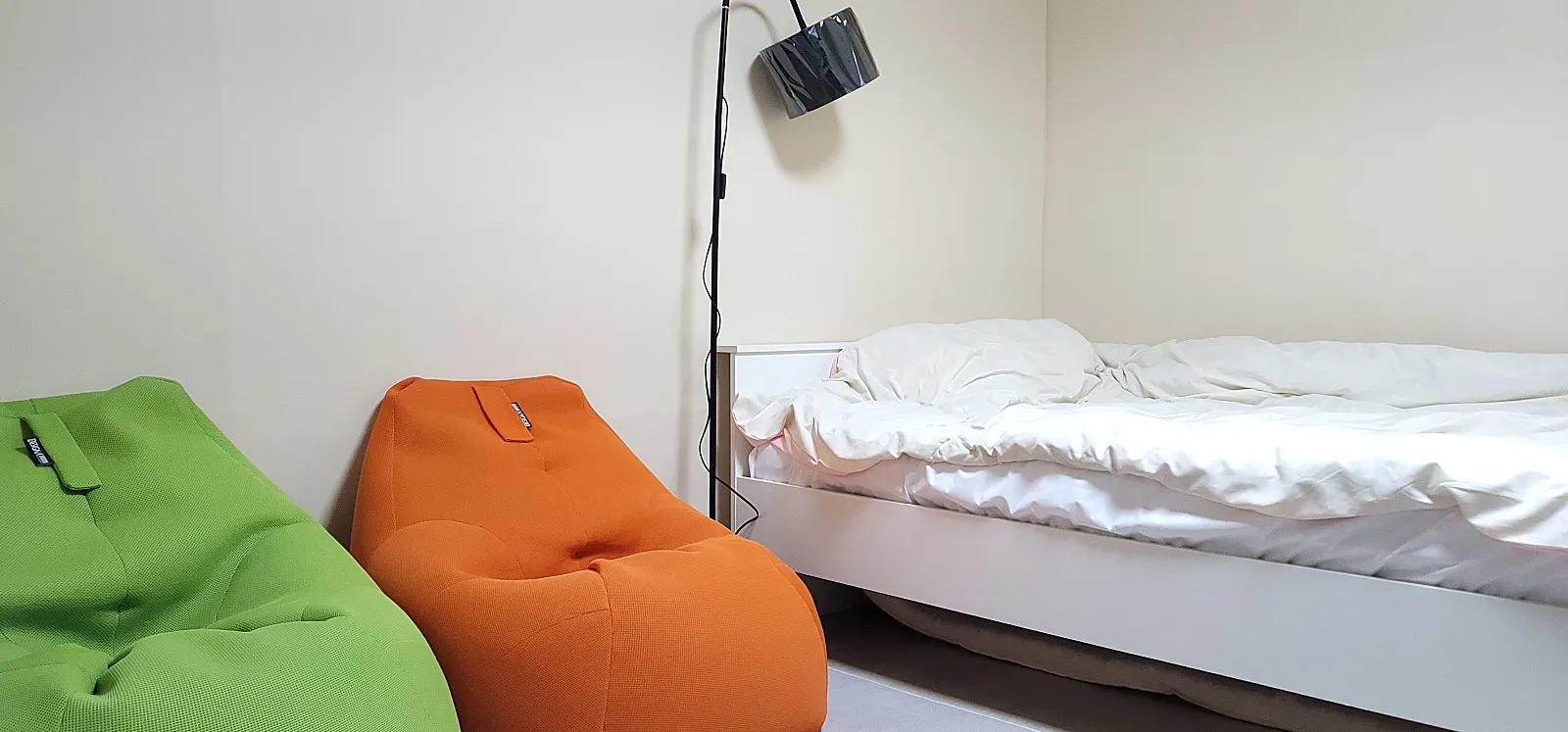Seongnam-dong Two-Bedroom Apartment