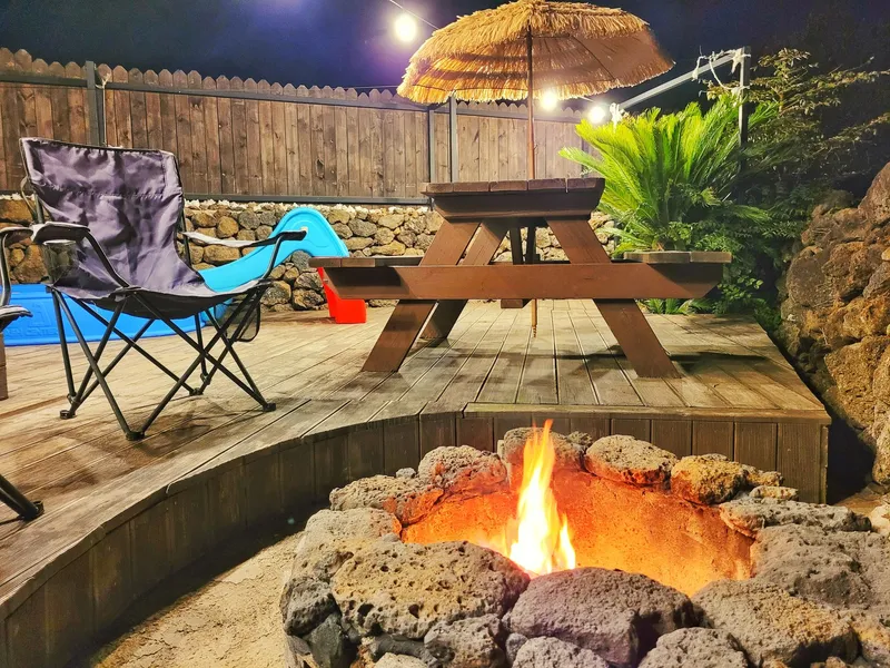 [Aewol, Jeju] Baby products, low-profile bed, built-in bathtub, BBQ, coastal road, 22 pyeong 35