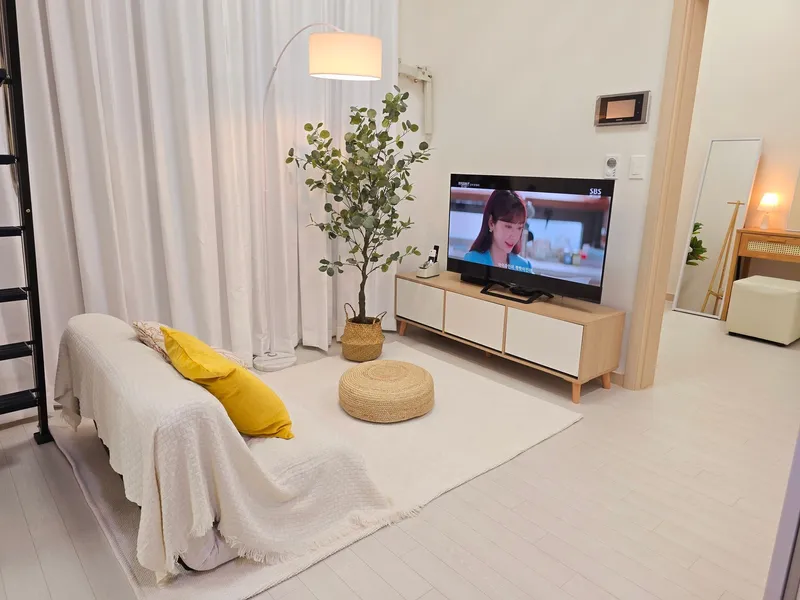 [Seongbuk, Seoul] Beautiful 2-room duplex officetel Wolgok Station Gireum Station Donam 4-way intersection 20