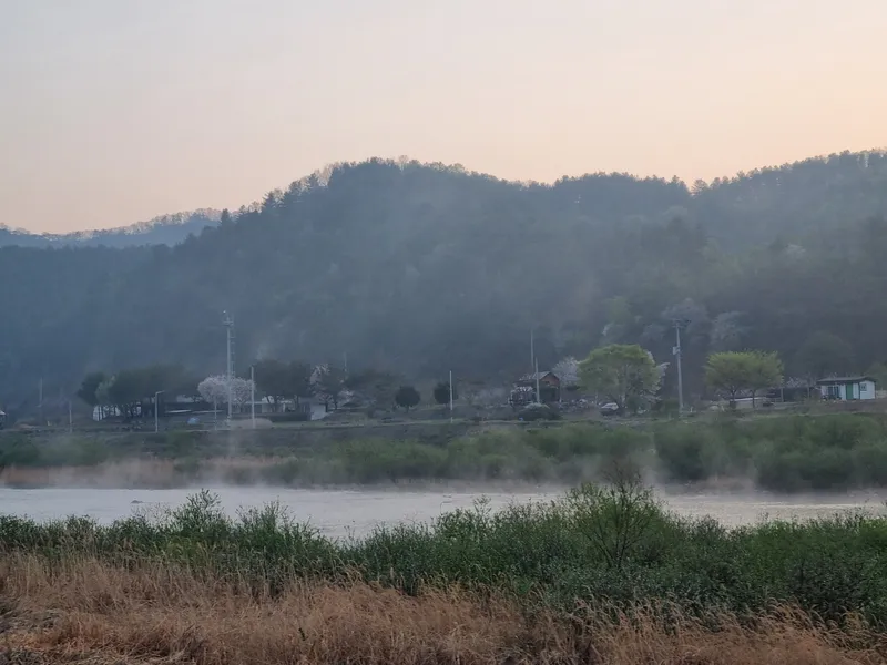 [Chuncheon][Chuncheon, Gangwon-do] A small house with a yard along the Hongcheon River 17