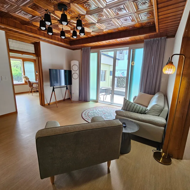 [제주 삼도이동] 탑동 공항 차량10분, 보도3분 해안길 40평 마당주택 4