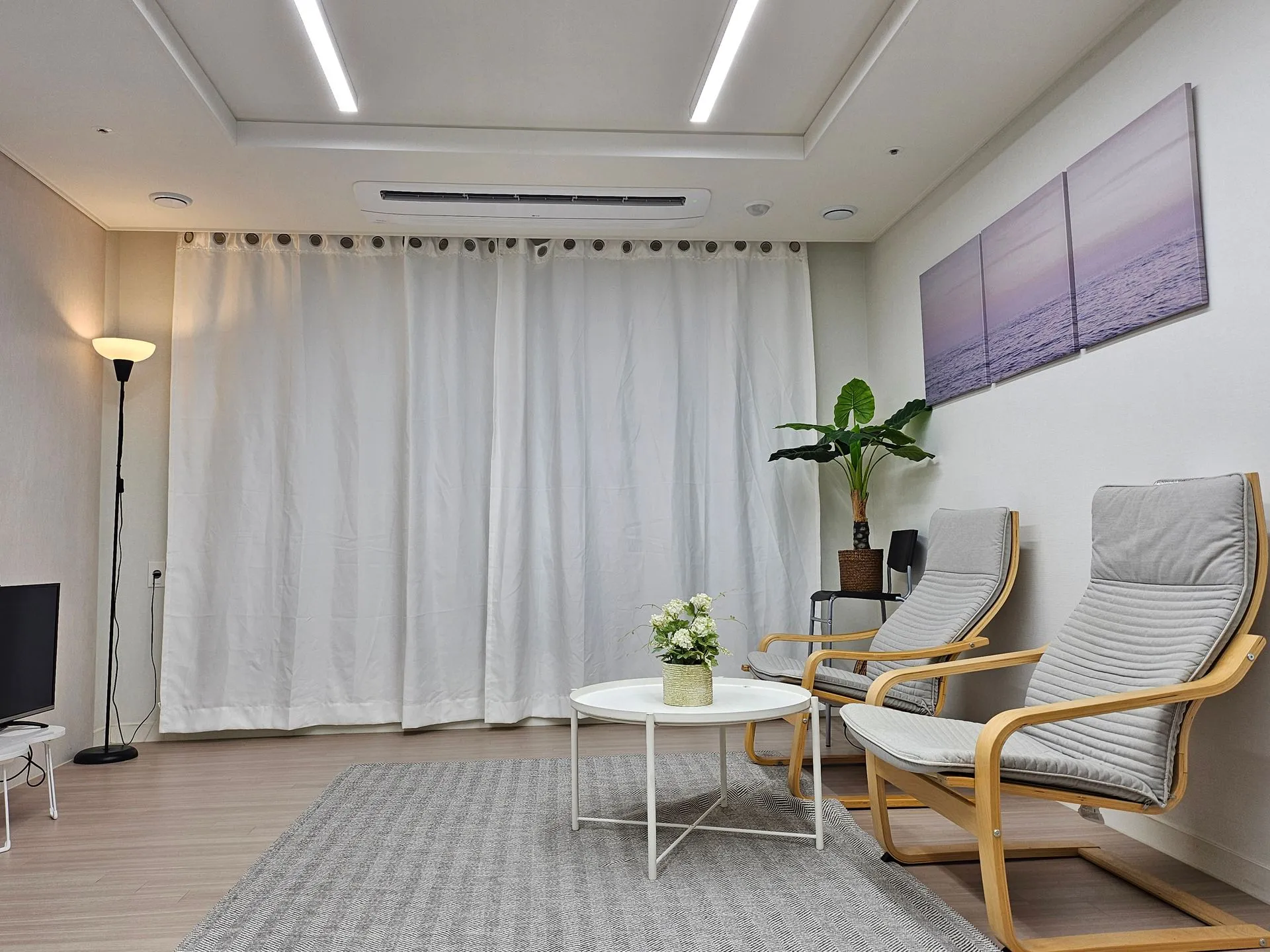 Sinam-dong Near Dongdaegu Station Two-Bedroom Apartment