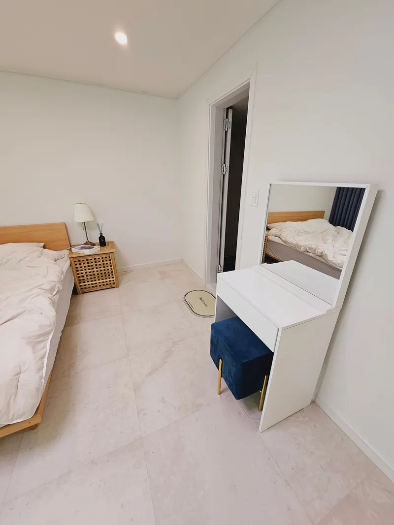 [Yeonsu, Incheon] 40 pyeong 3-room all-model comfortable fully-optioned apartment 12