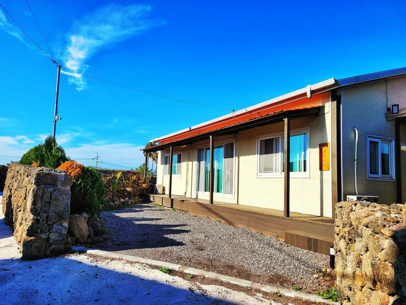 [Aewol, Jeju] Baby products, low-profile bed, built-in bathtub, BBQ, coastal road, 22 pyeong 39