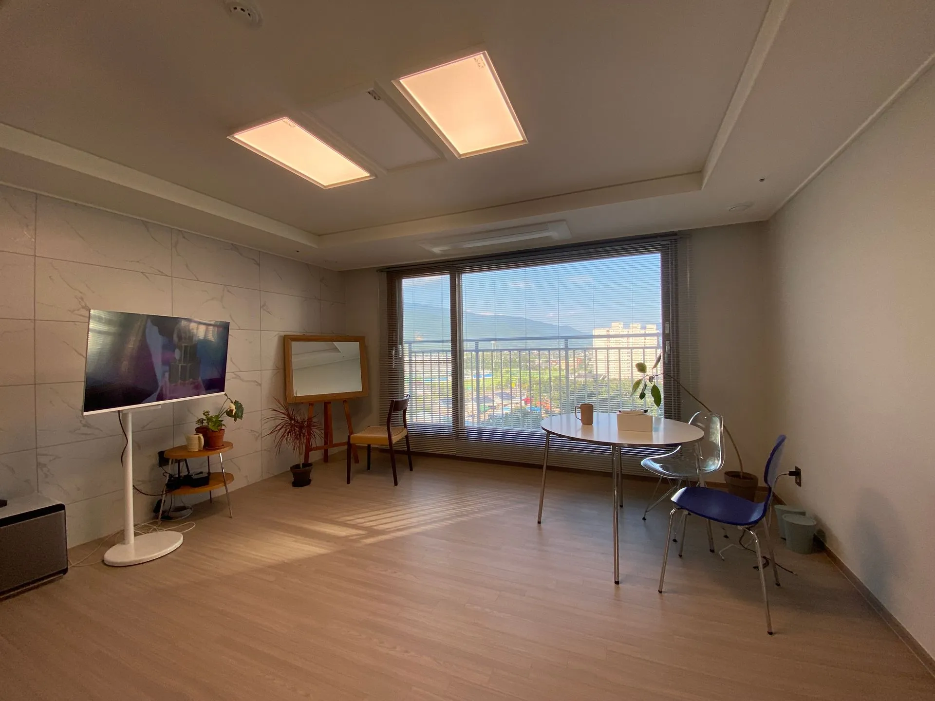 Gurye-eup Four-Bedroom Mountain View Apartment