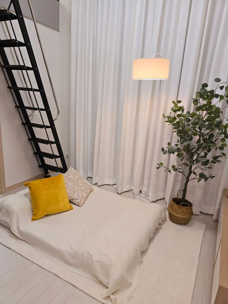 [Seongbuk, Seoul] Beautiful 2-room duplex officetel Wolgok Station Gireum Station Donam 4-way intersection 24