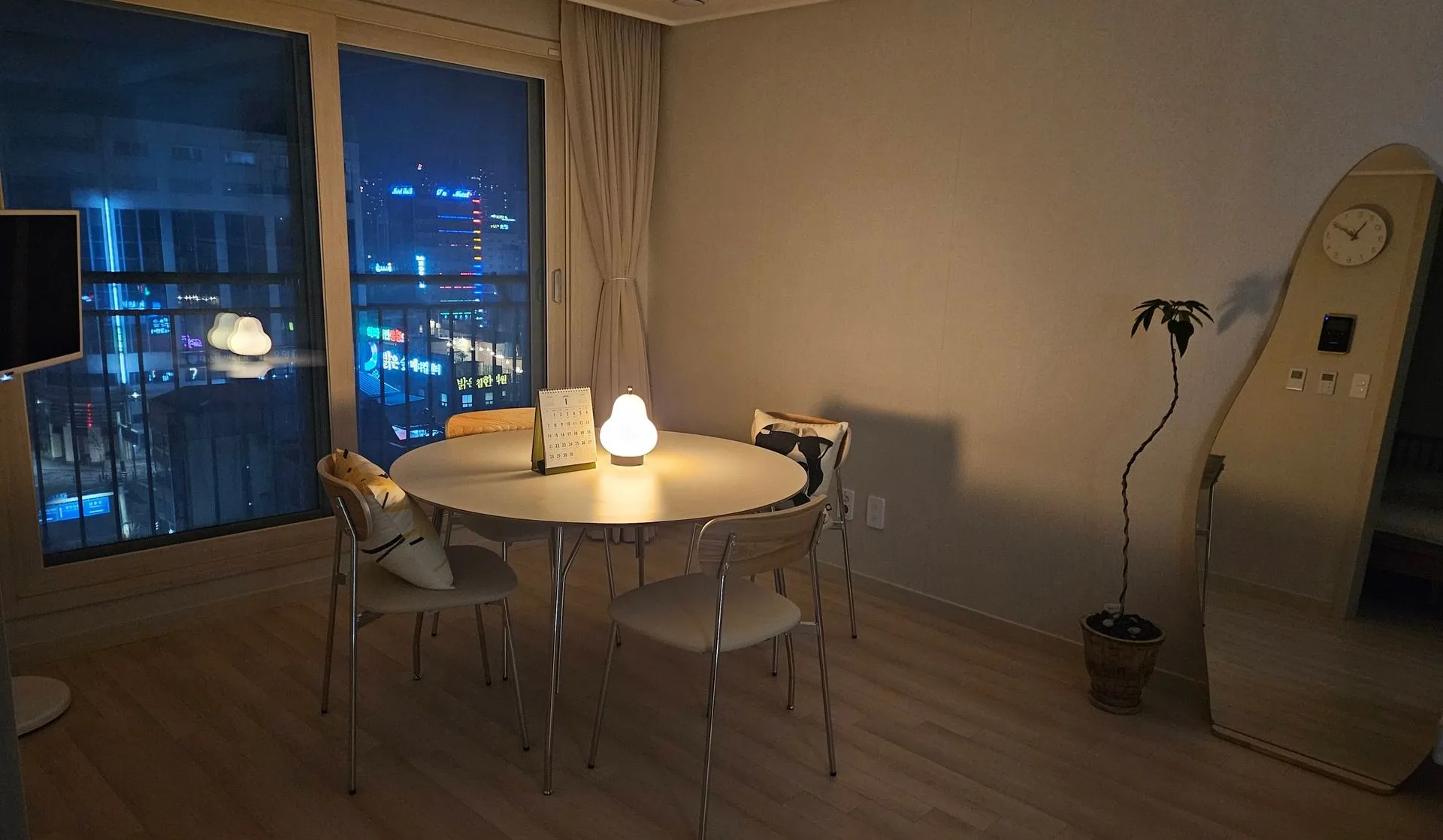 One-Bedroom in Jung-gu, Daejeon — 30m², sleeps 2, 2 baths