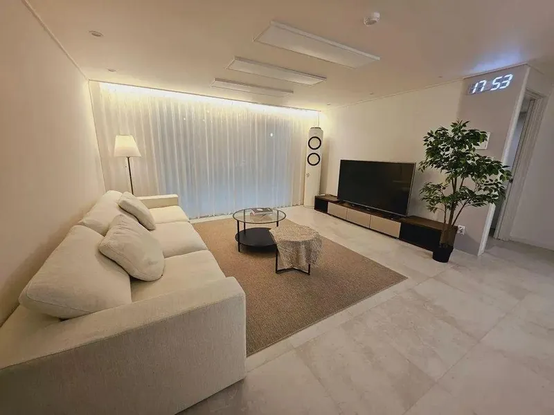[Yeonsu, Incheon] 40 pyeong 3-room all-model comfortable fully-optioned apartment 2