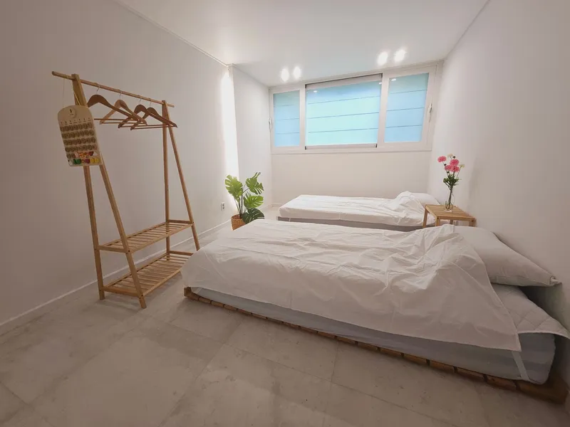 [Yeonsu, Incheon] 40 pyeong 3-room all-model comfortable fully-optioned apartment 14