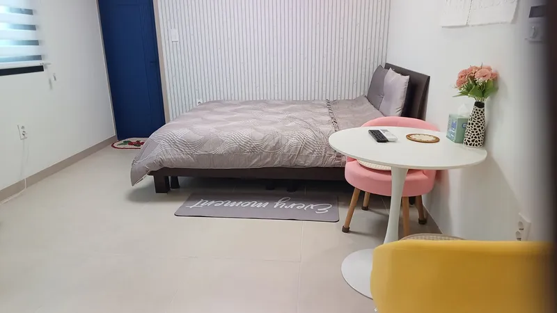 [제주 구좌] 평대 해변이 120미터, 돌담이 정겨운 마을안 신축 농가주택 B동 8