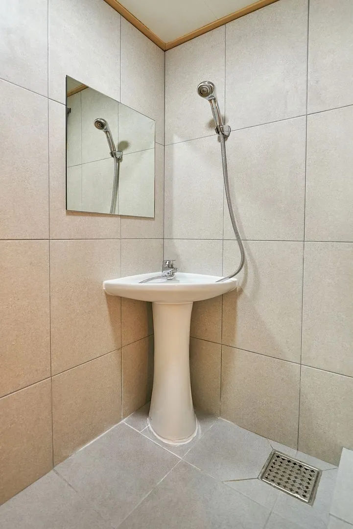 [Guri] Guri Topyeong's best facilities + one-room tel with separate spaces for men and women 4