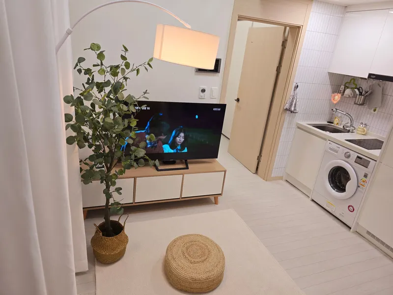 [Seongbuk, Seoul] Beautiful 2-room duplex officetel Wolgok Station Gireum Station Donam 4-way intersection 22