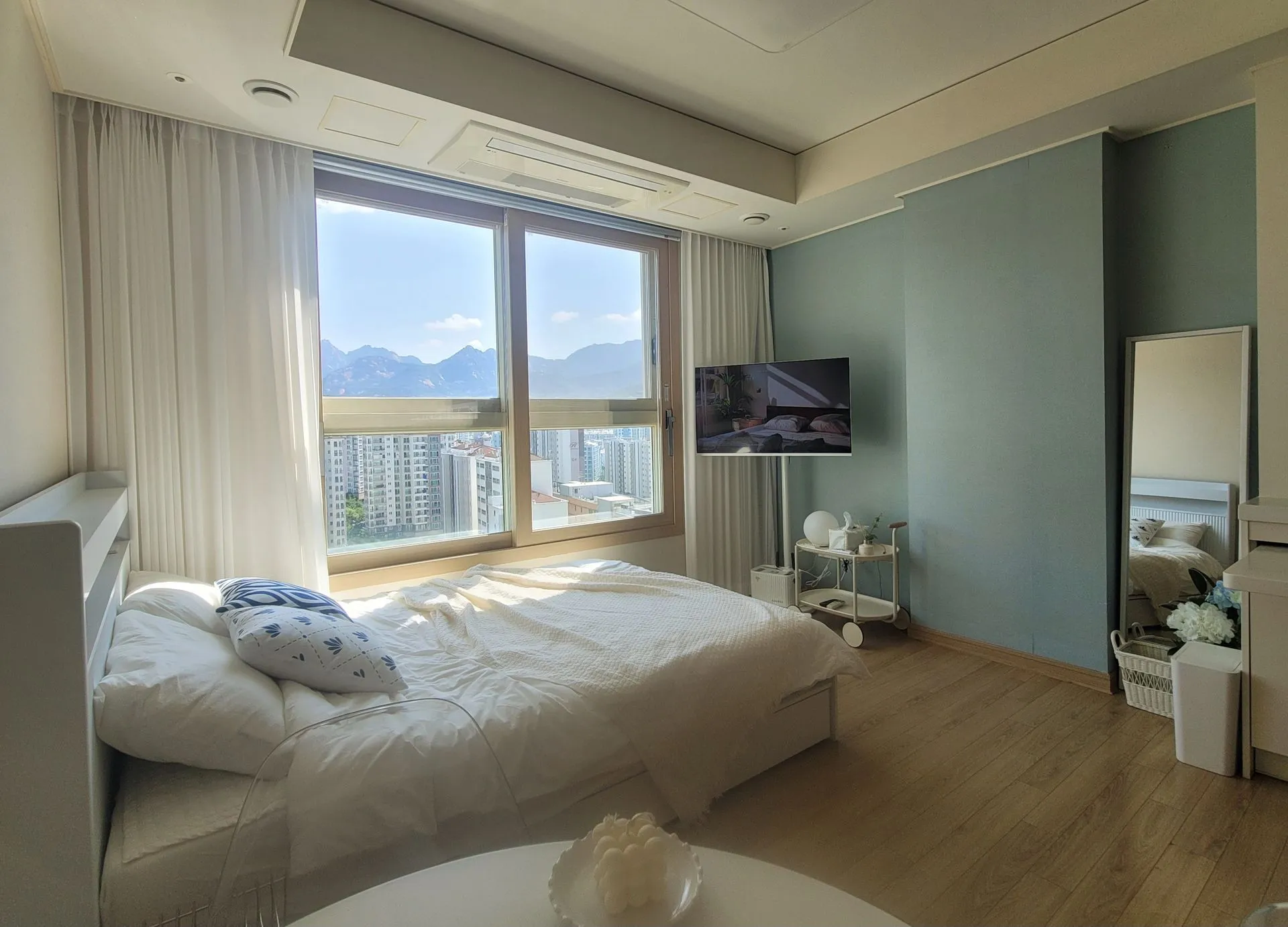 Jingwan-dong Mountain-View One-Bedroom
