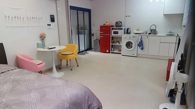 [제주 구좌] 평대 해변이 120미터, 돌담이 정겨운 마을안 신축 농가주택 B동 2