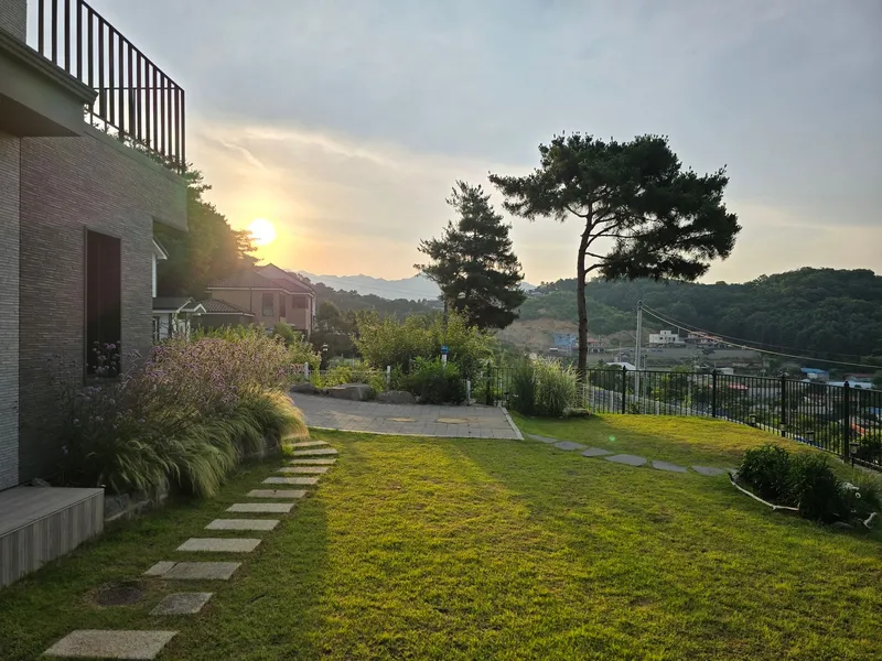 [Yangpyeong] A two-story, modern-style house with a great view 26