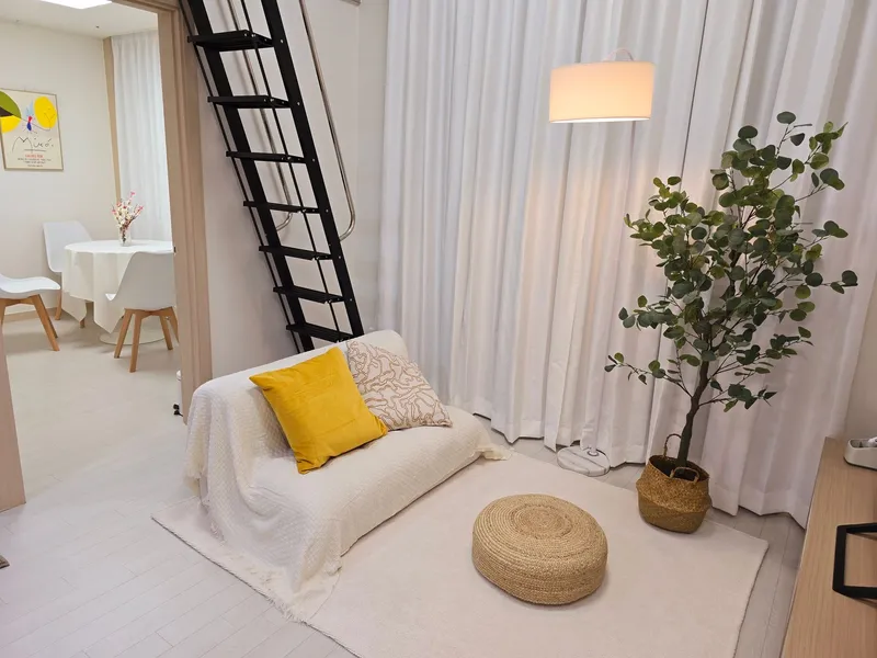 [Seongbuk, Seoul] Beautiful 2-room duplex officetel Wolgok Station Gireum Station Donam 4-way intersection 25