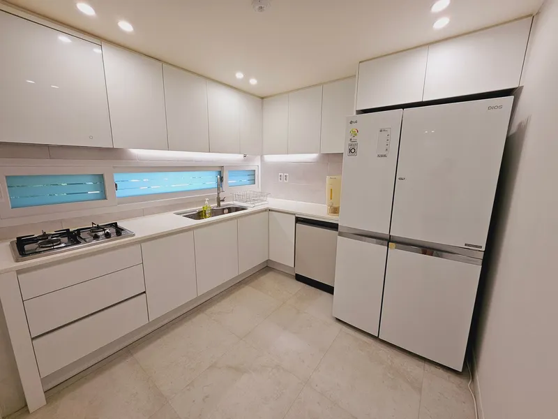 [Yeonsu, Incheon] 40 pyeong 3-room all-model comfortable fully-optioned apartment 18