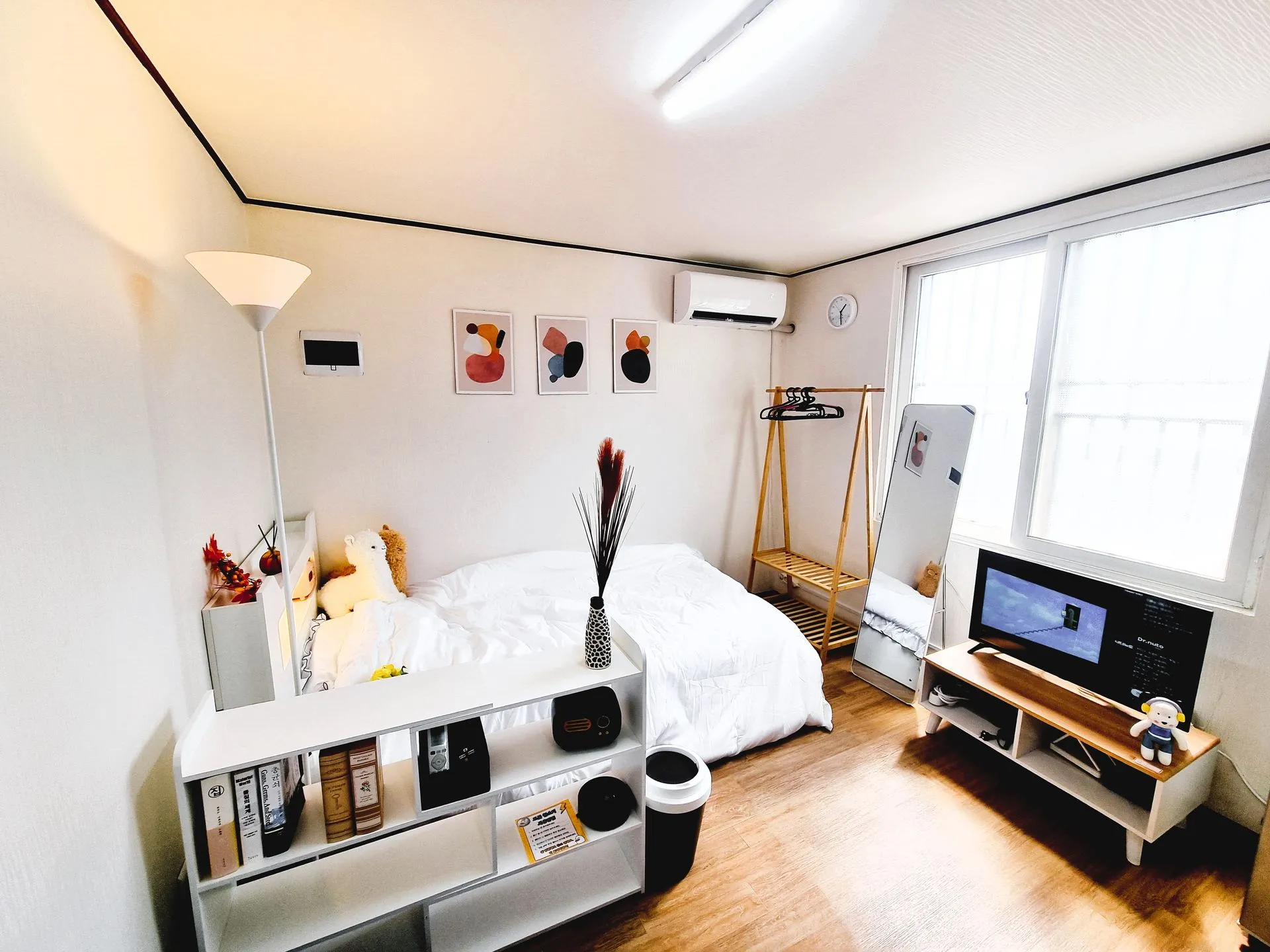 Yongam-dong Transit-Friendly One-Room House