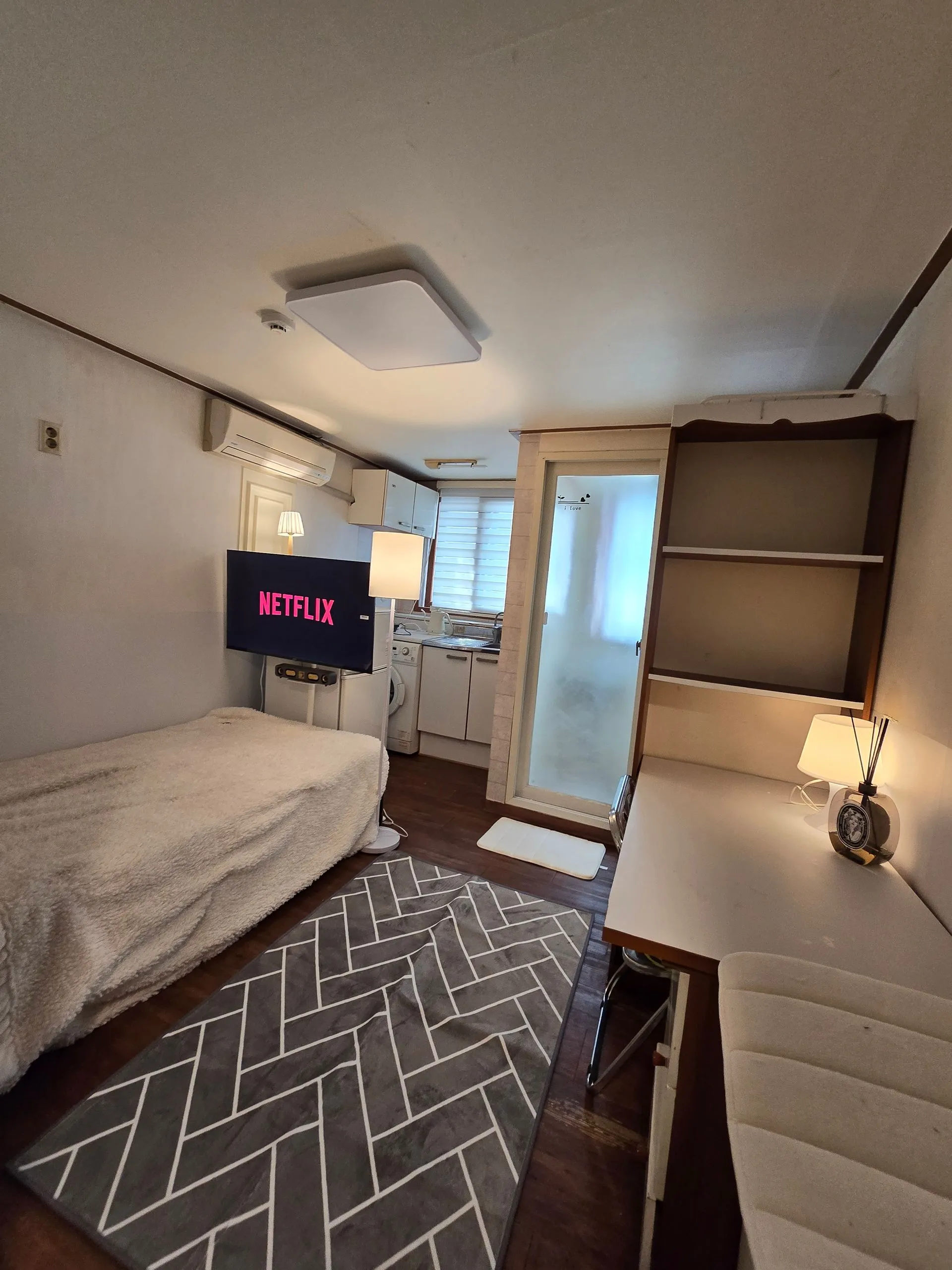 Studio in Seo-gu, Daejeon — 17m², sleeps 1, 1 bath